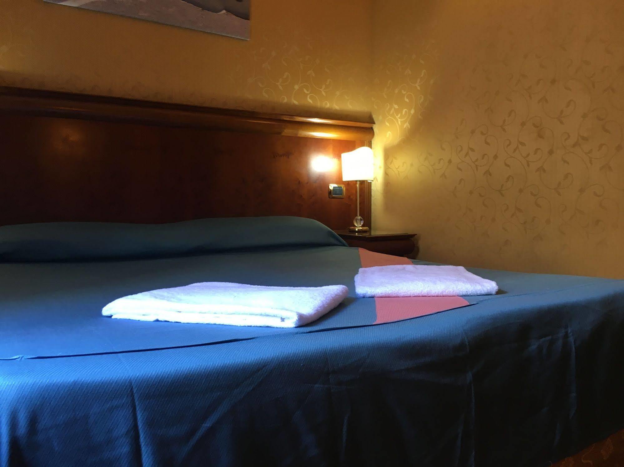 Hotel Divine Рим Экстерьер фото