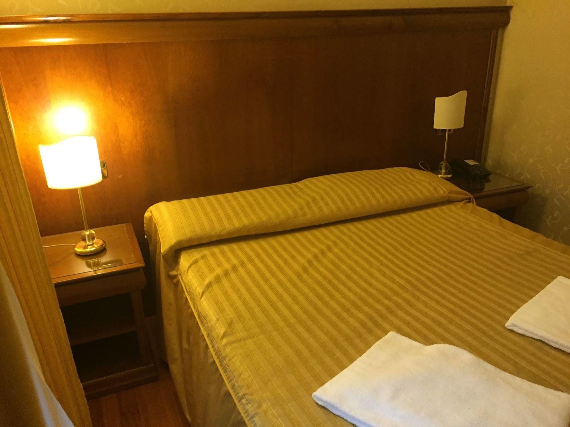 Hotel Divine Рим Экстерьер фото