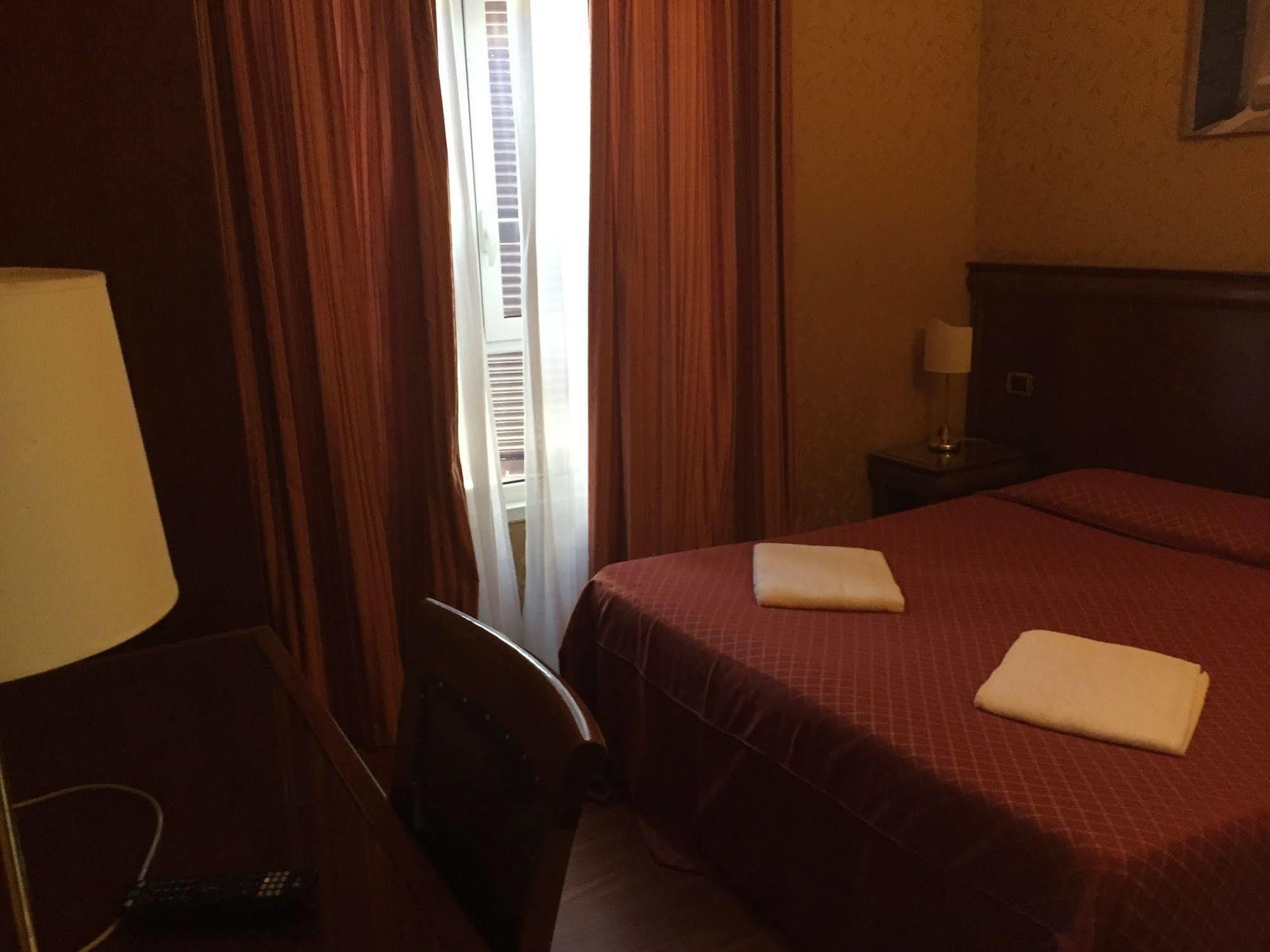 Hotel Divine Рим Экстерьер фото