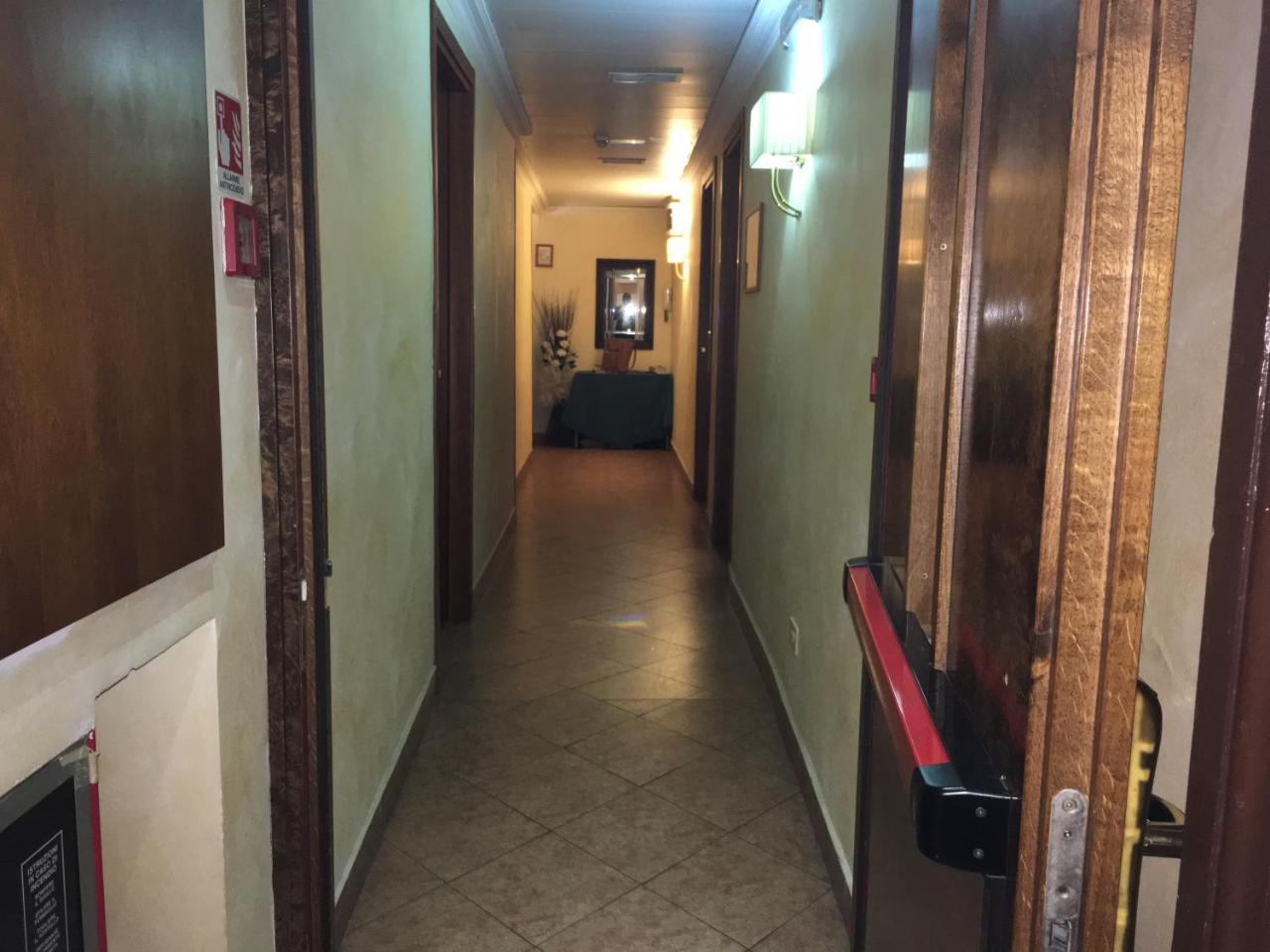 Hotel Divine Рим Экстерьер фото